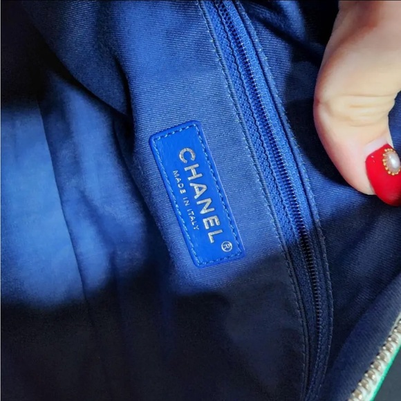 Sold—-🌟🔥 CHANEL Venise Biarritz Zip Pouch Striped
Canvas Large - Picture 8 of 13